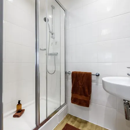 For Student Only King Square For Your Perfect Retreat